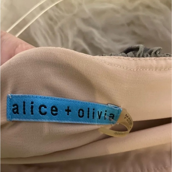 Alice and Olivia Off The Shoulder 💯Silk Short Romper Size 0 JUST REDUCED - Picture 3 of 4